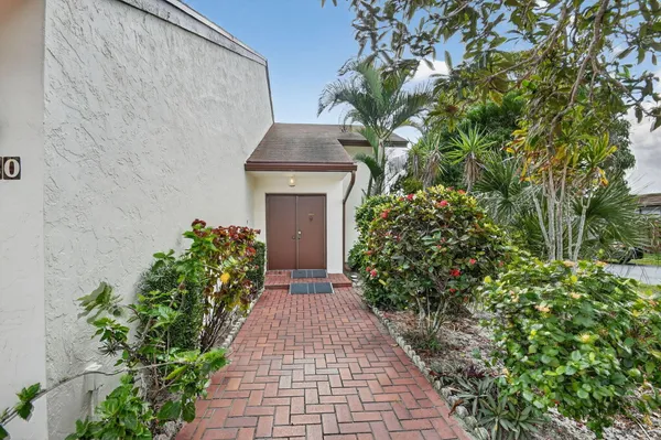 Property Slideshow image 2 of 42 | 6730 starkeys pl, Lake Worth, FL, 33467