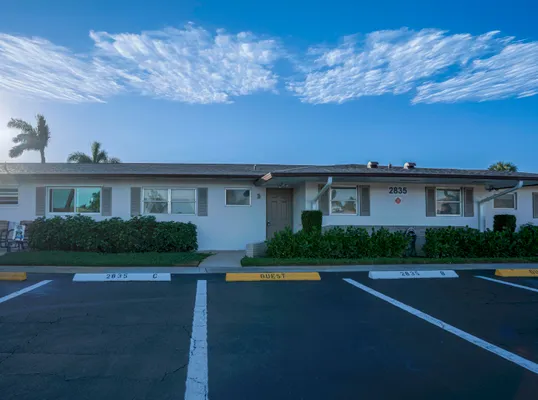 Property Slideshow image 2 of 22 | 2835 crosley dr b, West Palm Beach, FL, 33415