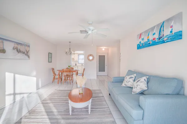 Property Slideshow image 3 of 22 | 2835 crosley dr b, West Palm Beach, FL, 33415