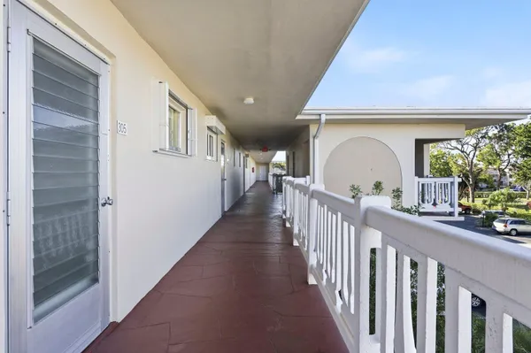 Property Slideshow image 2 of 28 | 2615 n garden dr 305, Lake Worth, FL, 33461