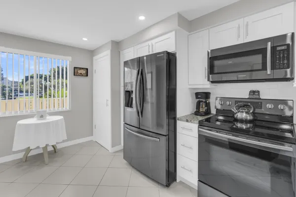 Property Slideshow image 3 of 81 | 7185 huntington ln apt 202, Delray Beach, FL, 33446