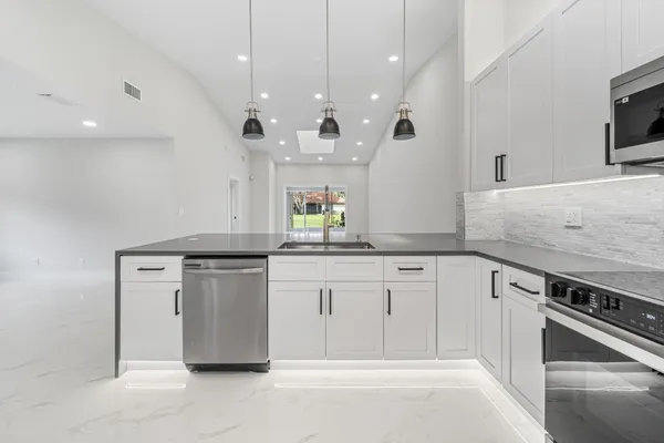 Property Slideshow image 2 of 32 | 6426 pointe pleasant cir, Delray Beach, FL, 33484