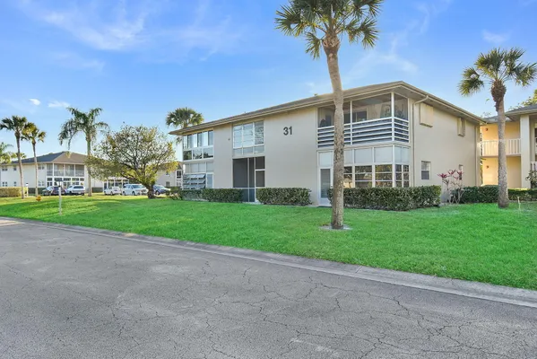 Property Slideshow image 3 of 52 | 31 lake vista trl 104, Port St. Lucie, FL, 34952