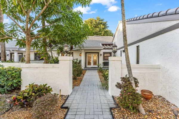 Property Slideshow image 3 of 75 | 37 clubhouse ln, Boynton Beach, FL, 33436