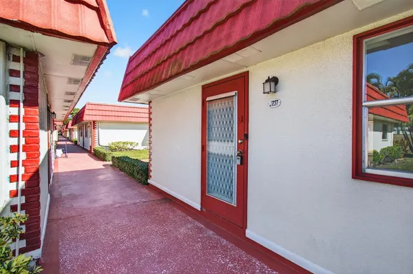 Property Slideshow image 2 of 66 | 237 waterford j, Delray Beach, FL, 33446