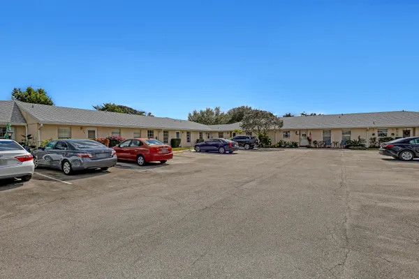 Property Slideshow image 3 of 51 | 553 covered bridge blvd, Lake Worth, FL, 33467