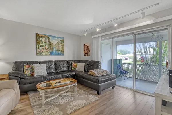 Property Slideshow image 2 of 45 | 553 covered bridge blvd, Lake Worth, FL, 33467
