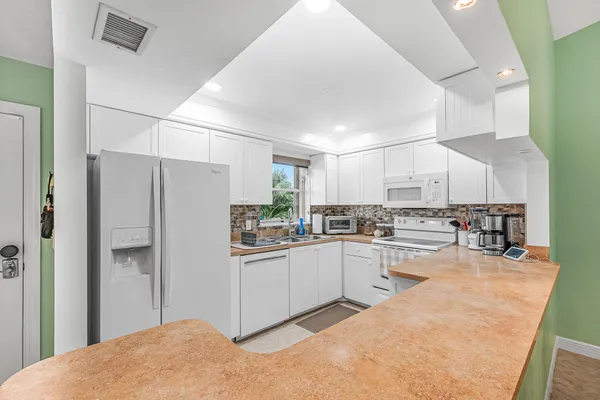 Property Slideshow image 3 of 30 | 2950 se ocean blvd 126-6, Stuart, FL, 34996