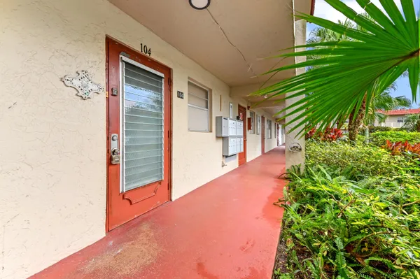 Property Slideshow image 3 of 40 | 6 abbey ln 104, Delray Beach, FL, 33446