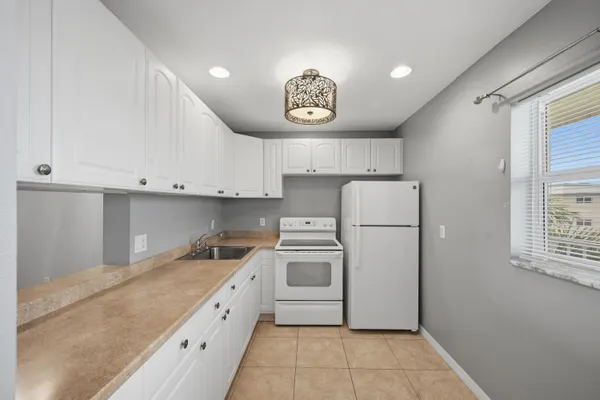 Property Slideshow image 2 of 42 | 130 ne 26th ave 4090, Boynton Beach, FL, 33435