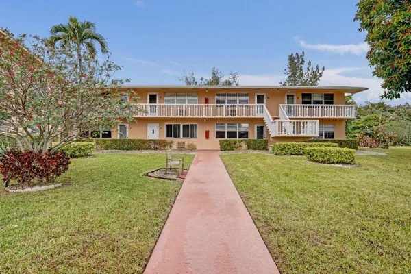 Property Slideshow image 3 of 39 | 60 camden c, West Palm Beach, FL, 33417
