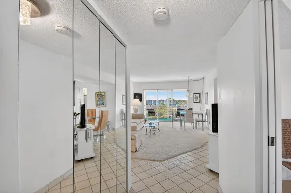 Property Slideshow image 2 of 38 | 3590 via poinciana 616, Lake Worth, FL, 33467