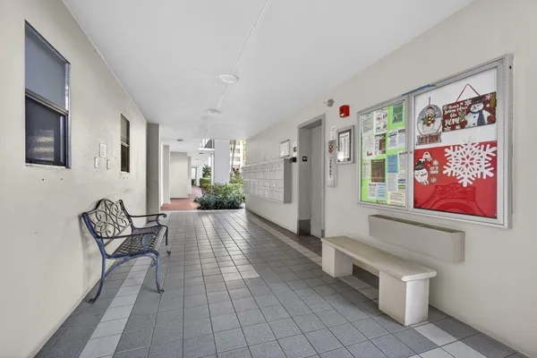 Property Slideshow image 3 of 65 | 3590 via poinciana 202, Lake Worth, FL, 33467