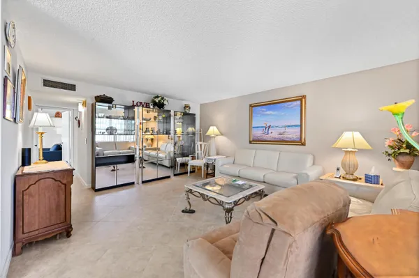 Property Slideshow image 3 of 36 | 420 burgundy i, Delray Beach, FL, 33484