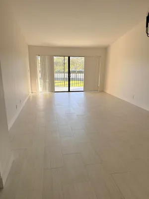 Property Slideshow image 2 of 30 | 5021 oak hill ln 123, Delray Beach, FL, 33484