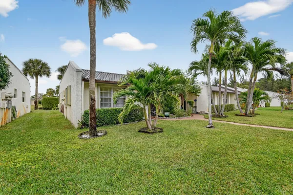 Property Slideshow image 2 of 23 | 113 lake olive dr # 113, West Palm Beach, FL, 33411