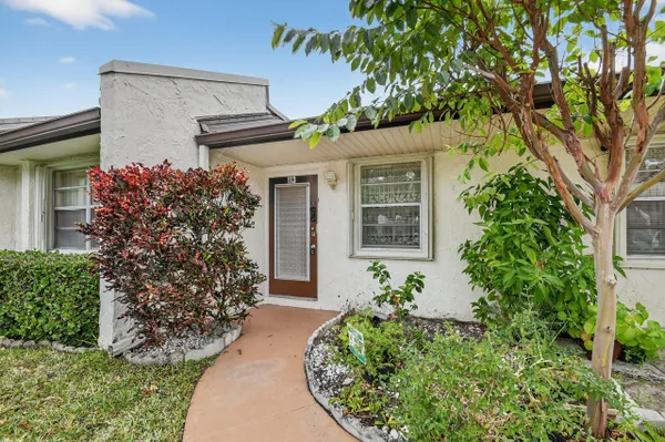 Property Slideshow image 3 of 23 | 113 lake olive dr # 113, West Palm Beach, FL, 33411