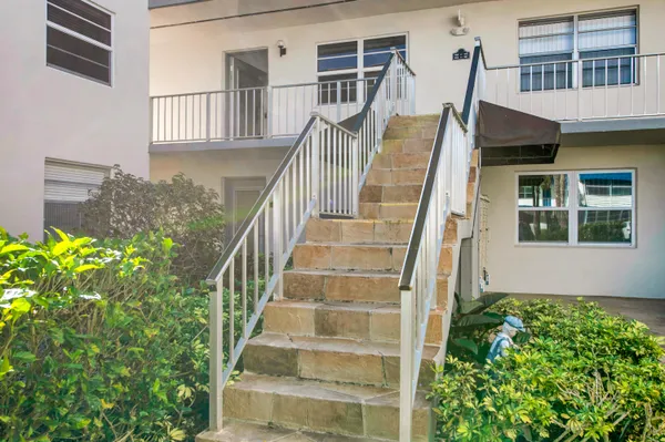 Property Slideshow image 2 of 31 | 567 normandy l # 567, Delray Beach, FL, 33484