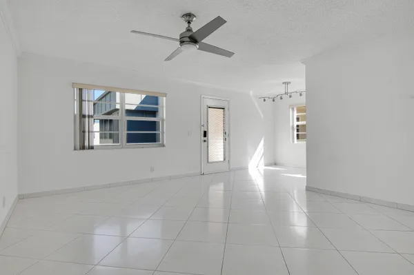 Property Slideshow image 3 of 31 | 567 normandy l # 567, Delray Beach, FL, 33484