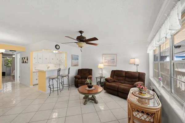 Property Slideshow image 2 of 25 | 47 berkshire b cres b, West Palm Beach, FL, 33417