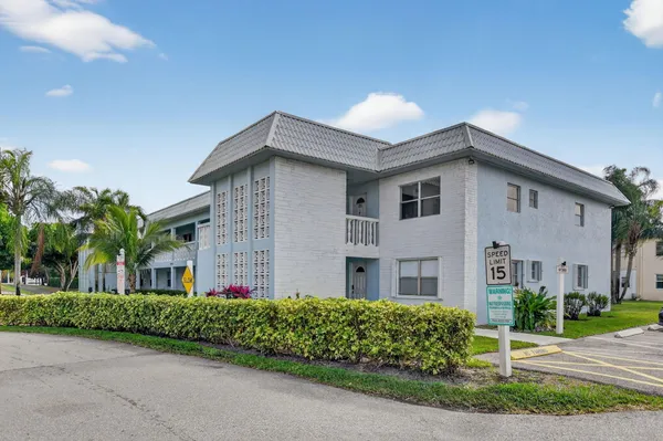 Property Slideshow image 2 of 32 | 9780 marina blvd 425, Boca Raton, FL, 33428