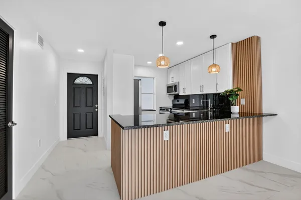 Property Slideshow image 3 of 32 | 9780 marina blvd 425, Boca Raton, FL, 33428