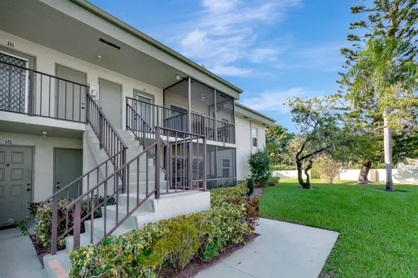 Property Slideshow image 2 of 17 | 7547 s oriole blvd apt 202, Delray Beach, FL, 33446