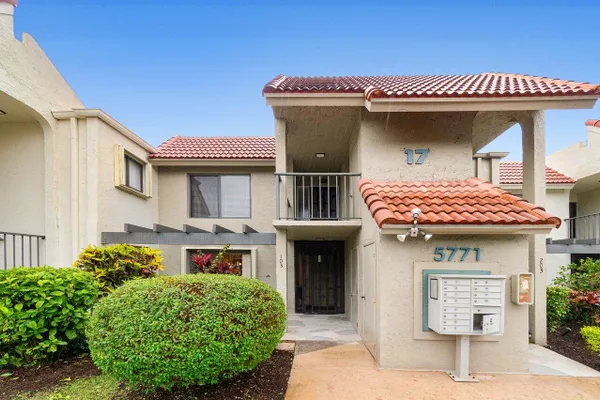 Property Slideshow image 3 of 33 | 5771 fairway park ct 103, Boynton Beach, FL, 33437