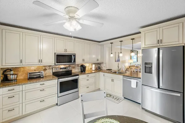 Property Slideshow image 3 of 31 | 5771 fairway park ct 103, Boynton Beach, FL, 33437