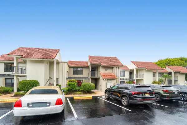 Property Slideshow image 2 of 33 | 5771 fairway park ct 103, Boynton Beach, FL, 33437