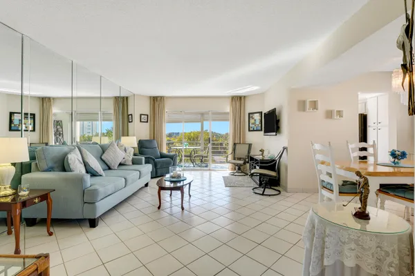 Property Slideshow image 3 of 26 | 3590 via 416, Lake Worth, FL, 33467