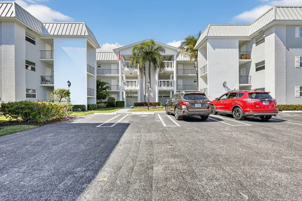 Property Slideshow image 3 of 55 | 10 colonial club dr apt 305, Boynton Beach, FL, 33435