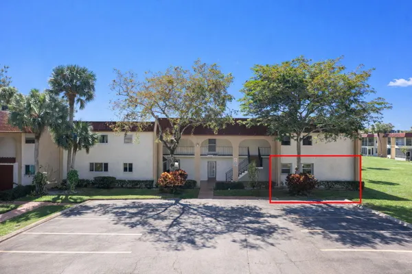 Property Slideshow image 2 of 39 | 352 lake frances dr, West Palm Beach, FL, 33411