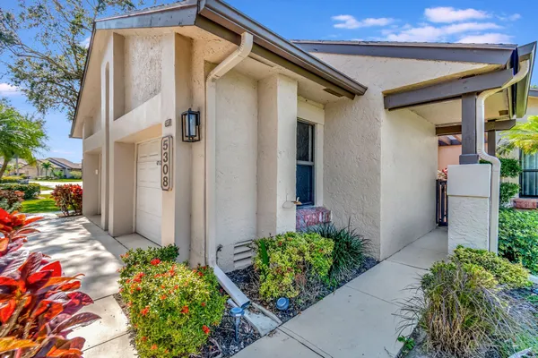 Property Slideshow image 2 of 50 | 5308 fairway woods dr apt 4712, Delray Beach, FL, 33484