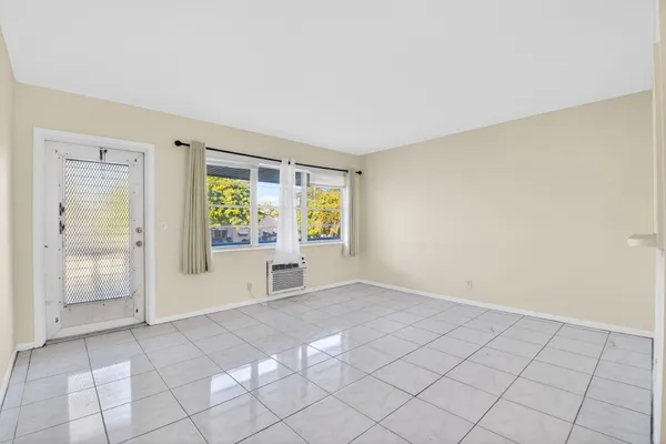 Property Slideshow image 2 of 28 | 46 waltham b, West Palm Beach, FL, 33417