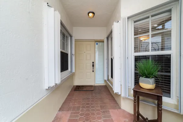 Property Slideshow image 2 of 36 | 6105 lake hibiscus dr, Delray Beach, FL, 33484