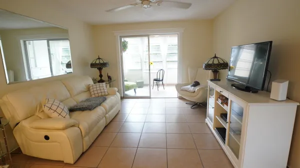 Property Slideshow image 3 of 20 | 2615 ne 3rd ct 3140, Boynton Beach, FL, 33435