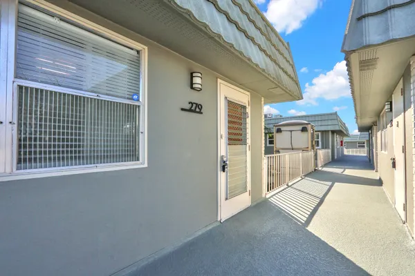 Property Slideshow image 2 of 18 | 279 flanders f, Delray Beach, FL, 33484