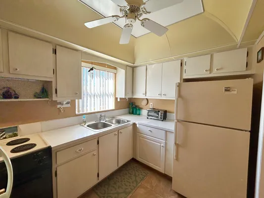 Property Slideshow image 2 of 40 | 2976 crosley dr j, West Palm Beach, FL, 33415