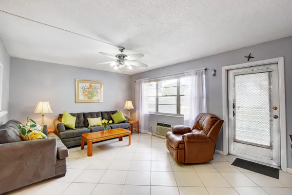Property Slideshow image 2 of 35 | 262 windsor l, West Palm Beach, FL, 33417