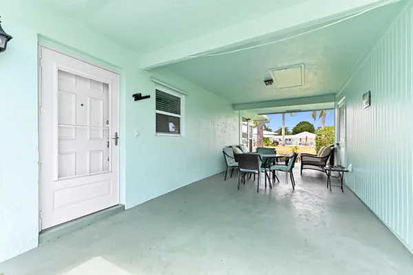 Property Slideshow image 3 of 32 | 604 hummingbird ln, Delray Beach, FL, 33445