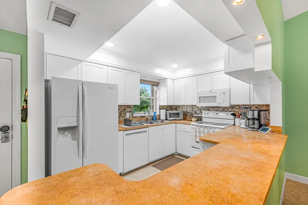 Property Slideshow image 2 of 27 | 2950 se ocean blvd 126-6, Stuart, FL, 34996