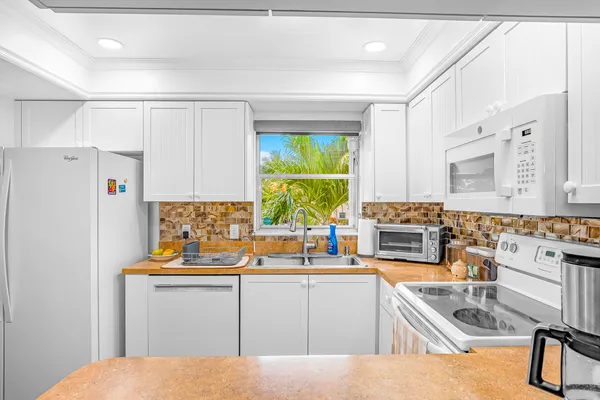 Property Slideshow image 3 of 27 | 2950 se ocean blvd 126-6, Stuart, FL, 34996