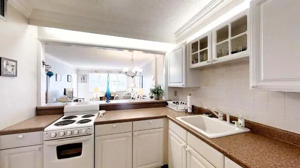 Property Slideshow image 2 of 28 | 2616 garden dr 209, Lake Worth, FL, 33461