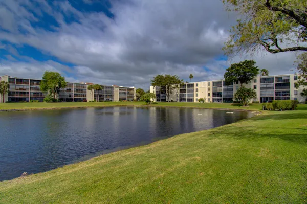 Property Slideshow image 2 of 52 | 6585 kensington ln 307, Delray Beach, FL, 33446