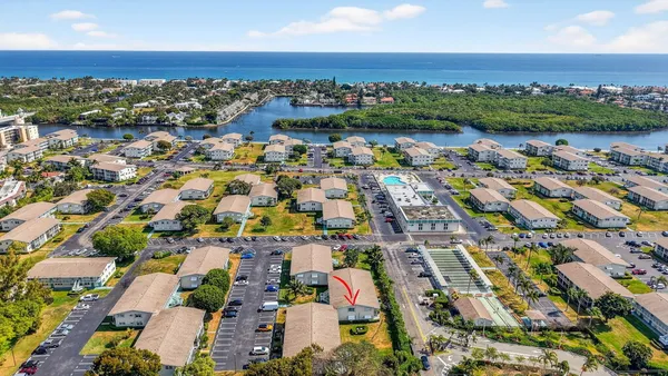 Property Slideshow image 3 of 48 | 480 horizons 205, Boynton Beach, FL, 33435