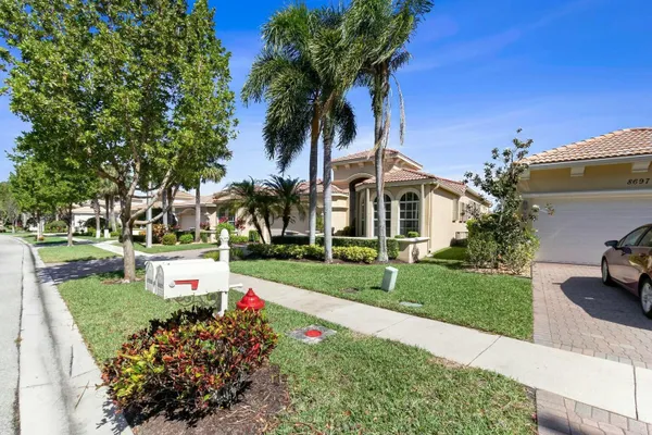 Property Slideshow image 2 of 45 | 8709 via grande e unit e, Wellington, FL, 33411