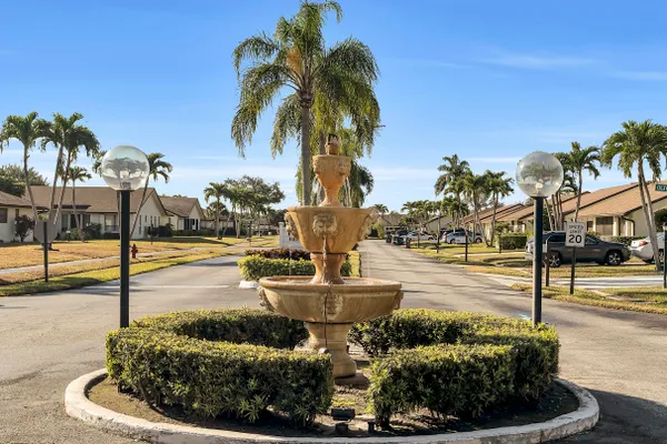 Property Slideshow image 2 of 44 | 6119 lakemont cir, Greenacres, FL, 33463