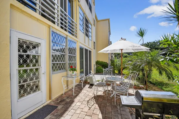 Property Slideshow image 2 of 52 | 2615 ne 3rd ct 1060, Boynton Beach, FL, 33435