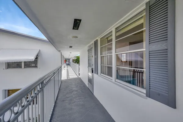 Property Slideshow image 3 of 40 | 162 sheffield g, West Palm Beach, FL, 33417
